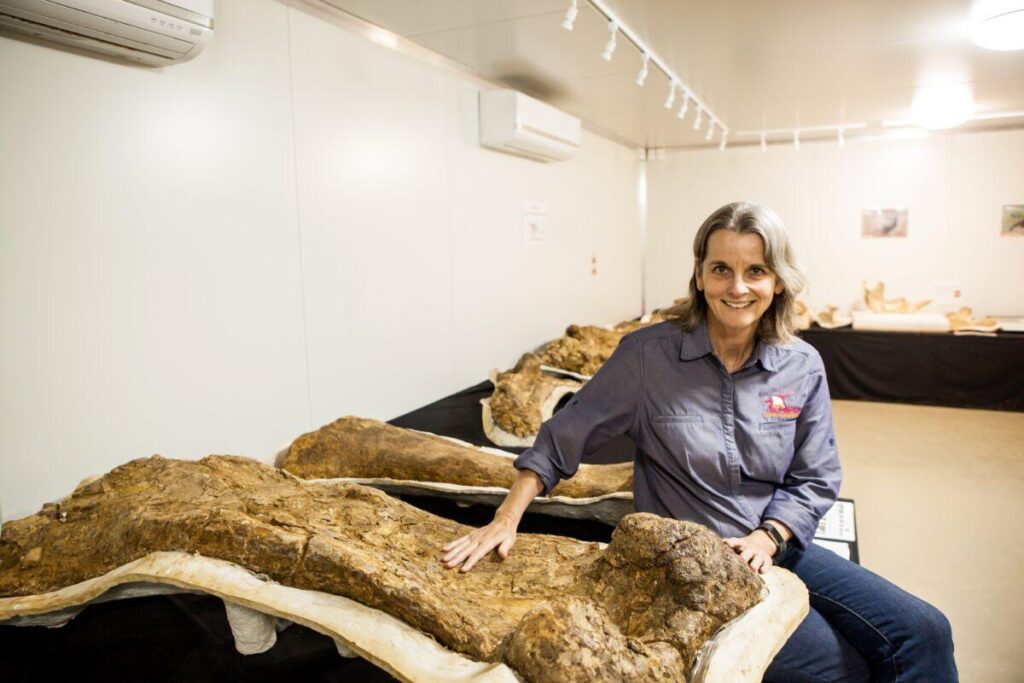 Australias largest dinosaur-discovered-in-southwestern Queensland